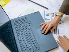 2 female workers working on a laptop